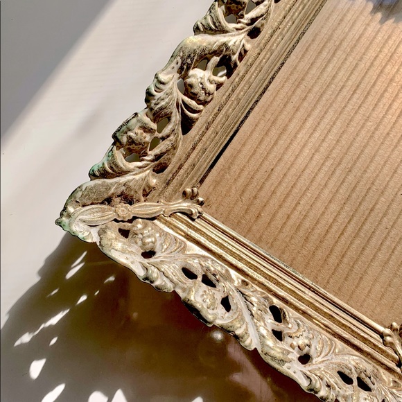 Vintage 1960’s Ornate Whitewashed Brass Filigree Picture Frame for 5”x7” Photo - Picture 3 of 3